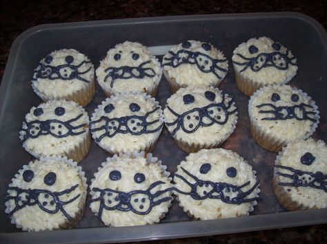 Seal cupcakes for seal obsessed friend :) Seal Cupcakes, Silly Seal, Cat Cakes, Cat Cake, Anime Food, Cupcake Ideas, Cake Pop, 6th Birthday, Pretty Food