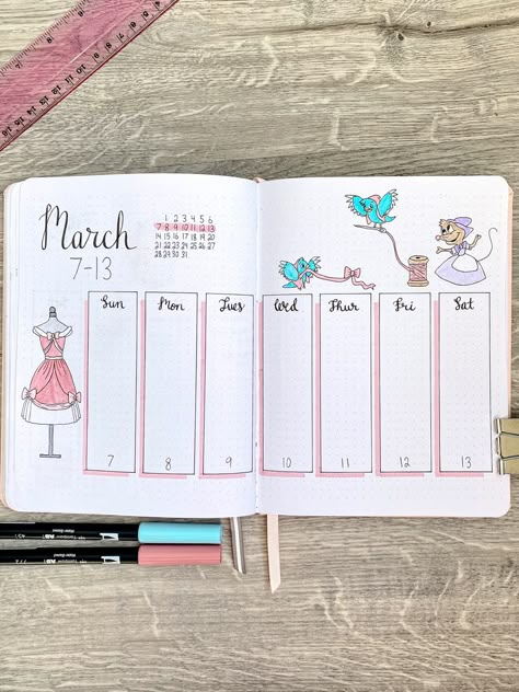 Cinderella themed weekly spread for a bullet journal! Cinderella’s pink dress, Gus Gus the mouse, and some cute blue birds! Diy Travelers Notebook Inserts, Disney Bullet Journal Ideas, Disney Bujo, Girly Doodles, Disney Bullet Journal, Diy Travelers Notebook, Journal March, Travelers Notebook Inserts, Planner Making