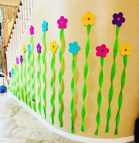 Decoration Creche, Spring Classroom, Deco Nature, Hand Crafts For Kids, Paper Towel Roll Crafts, Class Decoration, Paper Towel Rolls, School Decorations, Paper Crafts Diy Kids