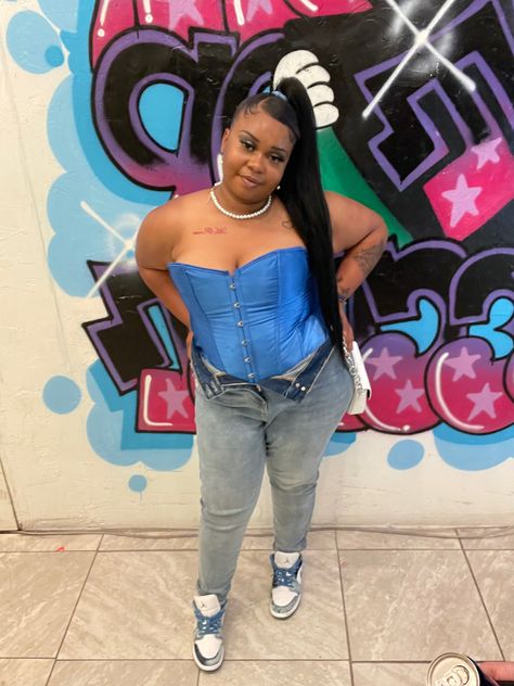 Amazon Jeans, Outfit Corset, Plus Size Baddie, Plus Size Baddie Outfits, Baddie Outfit, Denim Jacket Outfit, Baddie Outfits, Nike Dunks, Jacket Outfits