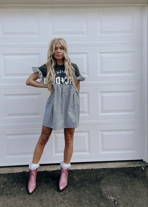 T Shirt Dress With Cowgirl Boots, Grungy Cowgirl Outfit, Funky Western Outfit, Turquoise Cowboy Boots Outfit, Grunge Western Outfits, Western New Years Outfit, Grunge Cowgirl Outfits, Edgy Cowgirl Style, Eclectic Cowgirl