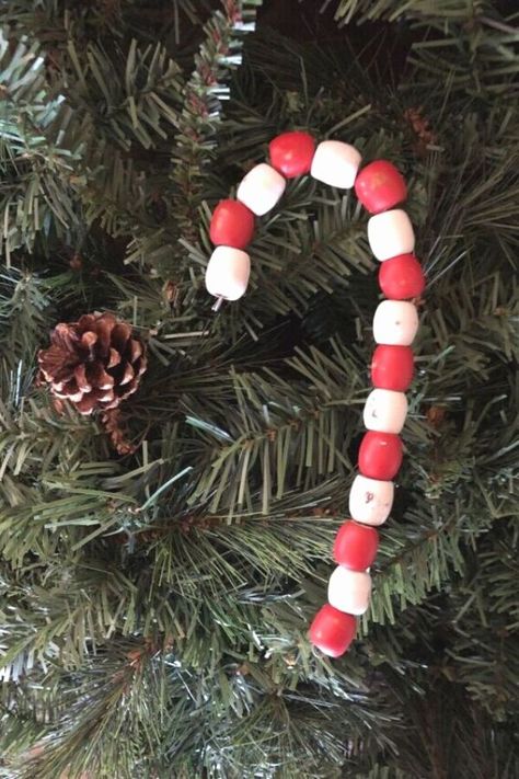 Decorate your Christmas tree in farmhouse style with these cheap and easy candy cane tree ornaments you can make with dollar store beads. Learn how to make these cute dollar tree farmhouse Christmas decor idea on a budget. Dollar Tree Farmhouse, Christmas Decoration Diy, Easy Candy, Easy Fall Wreaths, Mercury Glass Christmas Ornaments, Weekend Crafts, Beads Candy, Candy Cane Ornament, Handmade Christmas Tree