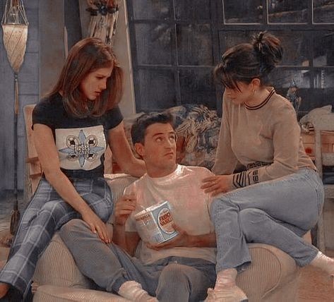 Friends Widget Pictures, Friends Aesthetic Tv Show Vintage, Friends Tv Show Pictures, Friends Aesthetic Tv Show, Vintage Outfits Boys, Netflix Users, Friends Vintage, Friends Scenes, Friends Central Perk