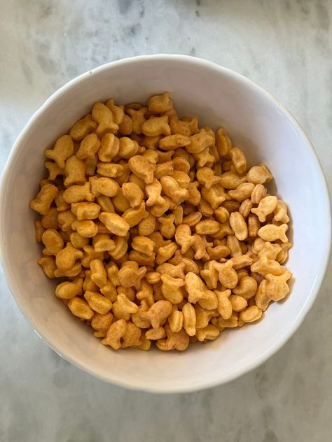 Sourdough Cheddar Cheese Goldfish Crackers - Laurel Dane Designs, LLC Sourdough Goldfish Crackers, Cheddar Crackers, Fish Cookies, Goldfish Crackers, Cheese Cubes, Cracker Recipes, Bread Machine Recipes, School Food, Shaped Cookie