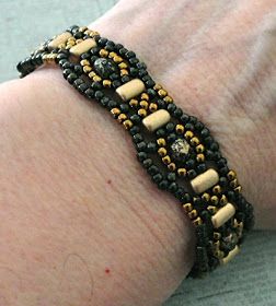 Linda's Crafty Inspirations: Beading Pattern Review: Rulla Band Rulla Bead Patterns, Stitched Bracelets, Rulla Beads, Bead Types, Beaded Braclets, Twin Beads, Duo Beads, Bracelets Beaded, Beaded Jewelry Tutorials