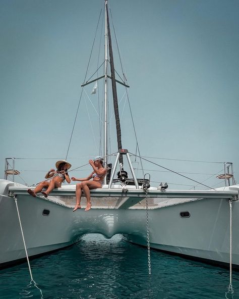 Sailing Aesthetic, Yacht Aesthetic, Yachts Girl, Cruise Italy, Yacht Sailing, Catamaran Yacht, Sailing Cruises, Greece Beach, Yacht Rental