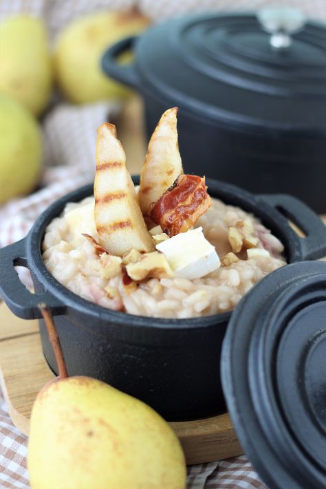 My Foodie Days | Pear, walnuts and Brie risotto Pear Brie, Risotto Rice, Savoury Recipes, Brie Cheese, Non Stick Pan, Brie, Unsalted Butter, Savoury Food, Pear