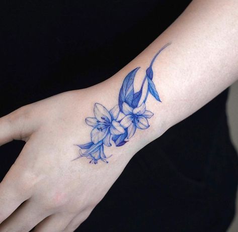 Blue Finger Tattoo, Blue Lily Tattoo, Tats Ideas, Blue Lilies, Lily Tattoo Design, Blue Fingers, Japanese Flower Tattoo, Tattoo Practice, Purple Lily