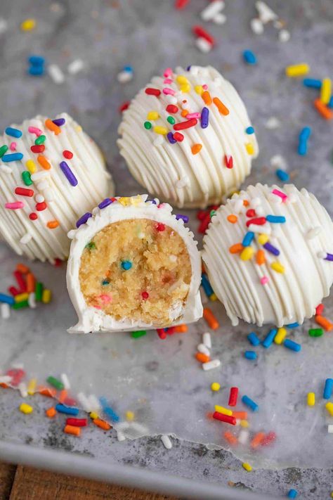 Cake Balls (Cake Truffles) are the PERFECT dessert, made with yellow cake, buttercream frosting and sprinkles then coated in white chocolate. In addition to being a popular party food, they're also a great holiday recipe for Christmas cookie exchanges! Fingertips Cake Pops, Yellow Cake Mix Cake Pops, Cake Balls With Frosting, Yellow Cake Cake Pops, Cake Pops With Frosting Coating, Extra Cake Ideas, Cake Pop Frosting Coating, Cake Pops With Frosting, Baby Sprinkle Desserts