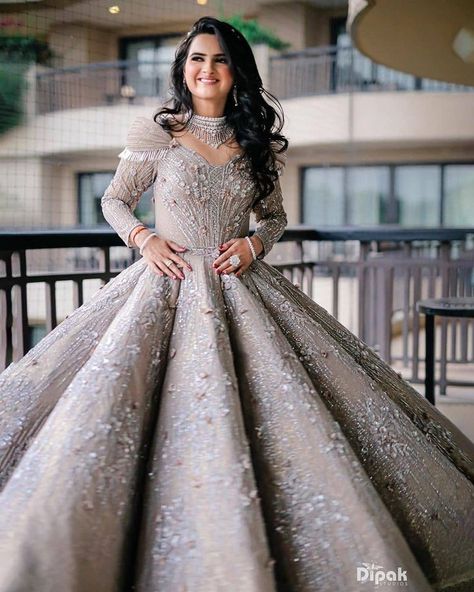 21+ Drool-Worthy Bridal Gowns We Spotted On Real Brides Giving Us Major Princess Vibes - SetMyWed Hair Styles For Gowns Western, Evening Gown Hairstyles, Indian Evening Gown, Cocktail Outfits, Engagement Dress For Bride, Hairstyles For Gowns, Engagement Gown, Reception Gowns, Engagement Gowns