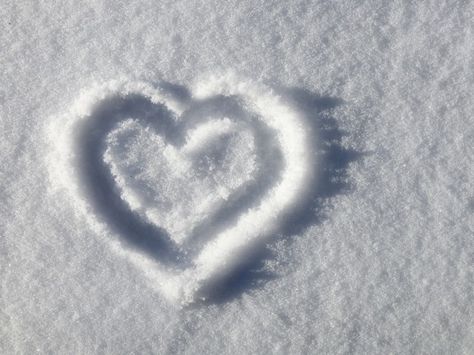 Christmas Shuffle, Heart In Snow, Winter Heart, Snow Love, Snow Photos, Silver Aesthetic, Snow Aesthetic, Heart Aesthetic, Blue Core