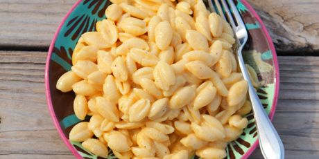 Quick Shells and Cheese PIONEER  WOMAN show Pioneer Woman Macaroni And Cheese, Pioneer Woman Mac And Cheese, Shells And Cheese Recipe, Shells And Cheese, Mac And Cheese Recipes, Ree Drummond Recipes, Cheese Stuffed Shells, Macaroni And Cheese Recipe, Macaroni N Cheese Recipe