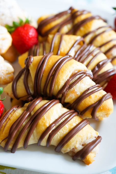 Filled Crescents, three ways! - Bake at 350° Strawberry Crescent Rolls, Crescent Roll Recipes Appetizers, Grand Biscuit Recipes, Recipes Using Crescent Rolls, Chocolate Recipes Easy, Brunch Bread, Covered Strawberry, Chocolate Covered Strawberry, Crescent Roll Recipes