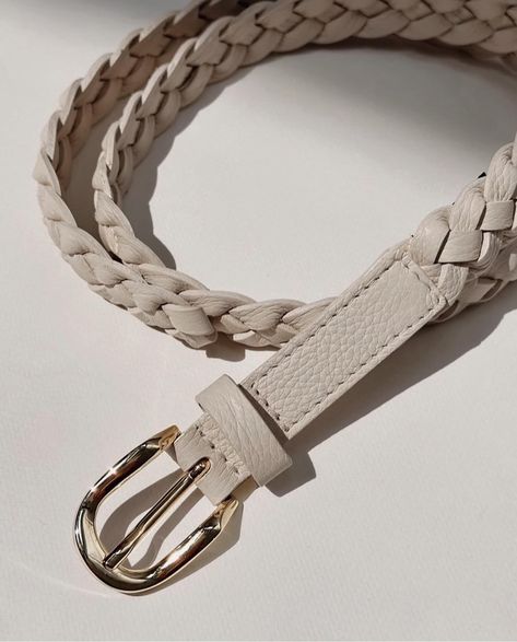 Artisanal Details ✨ Avani is a charming style hand-braided by our talented BRAVE artisans. Explore our classic braided belts at braveleather.com #BRAVELeather #madeincanada Classic Bridle Leather Belt With Brass Hardware, Classic Braided Leather Belt, Braided Belts, Luxury Braided Leather Belt, Luxury Chain Belt With Gold-tone Hardware, Luxury Leather Belts With Gold-tone Hardware, Braided Belt, Belts, Brave