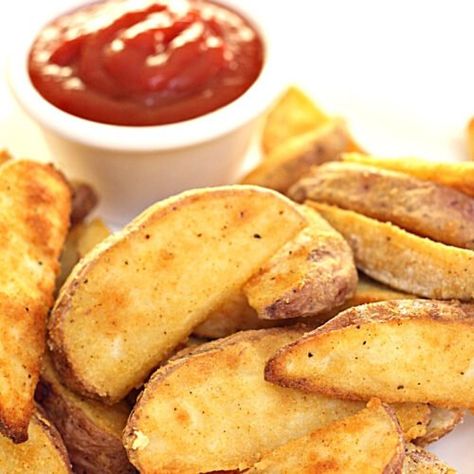 The BEST Baked Red Potato Wedges Recipe (Easy) Red Potato Wedges, Baked Red Potatoes, Oven Roasted Red Potatoes, Potato Fries Baked, Mashed Red Potatoes, Red Potato Recipes, Fried Steak Recipes, Potato Wedges Recipe, Red Potato