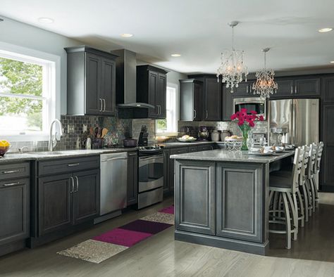 Decora Gray Kitchen Cabinets Kitchen With Gray Cabinets, Farmhouse Kitchen Cabinet Decor, Charcoal Kitchen, Dark Grey Kitchen Cabinets, Kitchen Grey, Grey Kitchen Designs, Dark Grey Kitchen, White Kitchens, Gray Cabinets