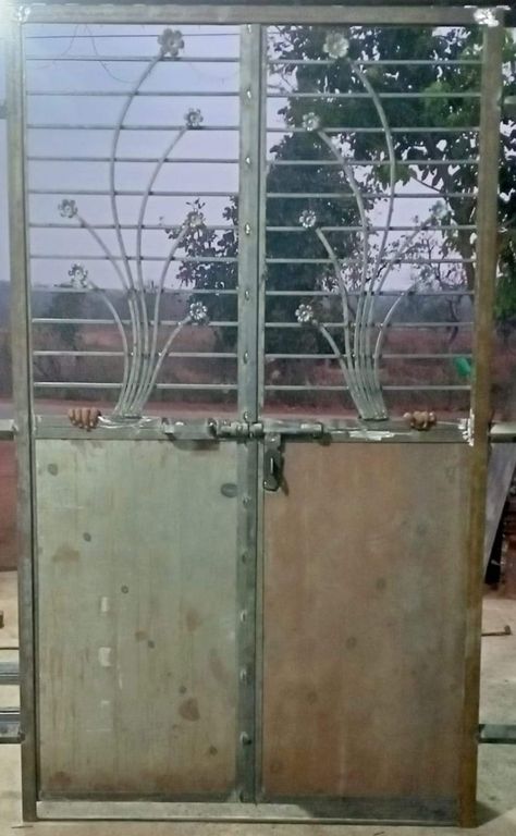 Safety door design in ms Matal beautiful flowers with square road simple making and attractive looking Ms Door Design, Home Main Door Design, Safety Door Design Modern, Safety Gate Design, Safety Grill Design, Sliding Gate Designs, Safety Door Design, Ms Door, Modern Steel Gate Design