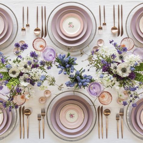 Dinner Tablescape Ideas, Rose Gold Table Setting, European Romance, Lavender Wedding Colors, Tablescape Wedding, Gold Table Setting, Rose Gold Table, Celestial Theme, Modern Table Setting