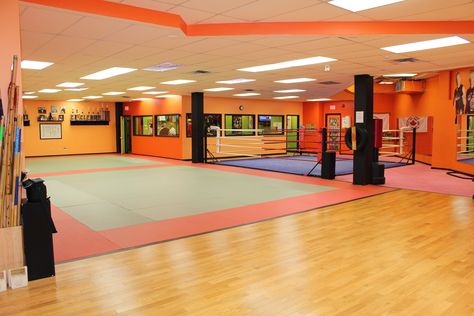 Dojo \ Training Ground at EastWind Budo Life Centre, Ottawa, Canada Dojo Design, Dojo Ideas, Martial Arts Gym, Karate Dojo, Mma Gym, Traditional Martial Arts, Martial Arts School, Ottawa Canada, Gym Room