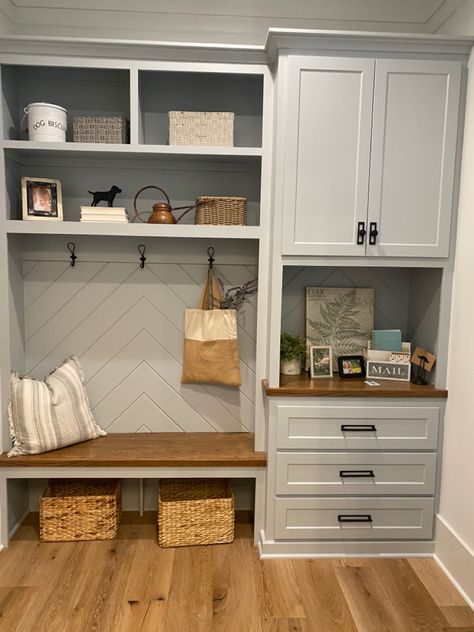 Small Storage Ideas Bathroom, Mud Room Office Ideas, Mudroom Counter Ideas, Drop Zone Built Into Wall, Lockers Ideas For Home Mud Rooms, Mudroom With Counter Space, Small Mud Room Pantry Combo, Mudroom Cabinet Storage, Entryway Built In Ideas Modern