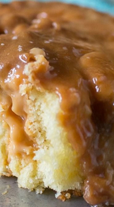 Salted Caramel Butterscotch Poke Cake Butterscotch Poke Cake, Caramel Icing, Dessert Simple, Poke Cake Recipes, Poke Cakes, Poke Cake, Cake Mix Recipes, Piece Of Cake, Yummy Sweets