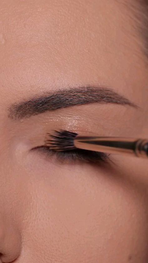 Nude Eye Makeup, Wedding Eye Makeup, Beginners Eye Makeup, Eye Makeup Techniques, Makeup Tutorial Eyeliner, Makeup Artist Tips, Makeup Tutorial Eyeshadow, Eye Makeup Pictures, Eye Makeup Steps