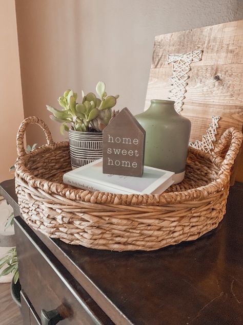 Wicker Tray Decor Bedroom, Rattan Decor Ideas, Wicker Tray Decor Kitchen, Round Basket Decor, Woven Tray Decor, Boho Tray Decor, Circle Tray Decor, Trays Decor Bedroom, Wicker Tray Decor