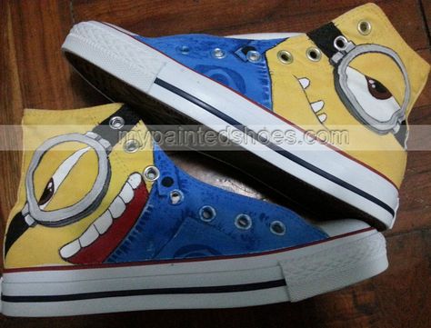 Minion Shoes, Minion Sneakers, Shoes Disney, Shoe Makeover, Painted Canvas Shoes, Disney Toms, Disney Shoes, Hand Painted Shoes, Michael Kors Outlet