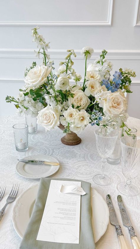 Spring Reception Table Decor, English Garden Wedding Centerpieces, White Spring Wedding Bouquet, Wedding Flowers Table Arrangements, Southern Garden Party Wedding, Sage Green Wedding Inspiration, Blue Flower Wedding Centerpieces, White And Blue Floral Centerpieces, Wildflowers Centerpieces