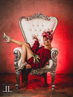 Creative Shoots, Chair Pose, Vintage Hollywood Glamour, Sony Photography, Trust Love, Tree House Designs, Studio Photography Poses, Modeling Techniques, Throne Chair