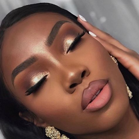 Makeup Tutorial For WOC /BMM on Instagram: “Dolls What’s your favourite thing about this look??? 😍😍😍——————————————————————————— Use  our Hashtag # Brownmelaninmakeup  #…” Black Wedding Makeup, Eid Makeup Look, Engagement Photo Makeup, Black Bridal Makeup, Glam Wedding Makeup, Date Night Makeup, Beginners Eye Makeup, Graduation Makeup, Makeup For Black Skin