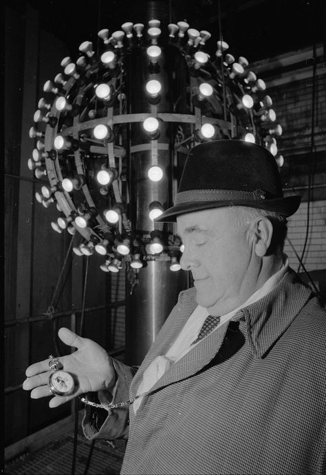 The first ball, designed in 1907, was made of wood and 100 light bulbs, and measured 5 feet in diameter. For the sake of comparison: Today's ball is more than twice as wide, weighs 11,875 pounds, and is covered in 32,256 LED lights. Oh, and is made of Waterford Crystal. New York Ball, Times Square Ball Drop, New York New Years Eve, Geodesic Sphere, New Years Eve Ball, New Years Ball, Holiday Facts, Nautical Inspiration, New Year's Eve Celebrations