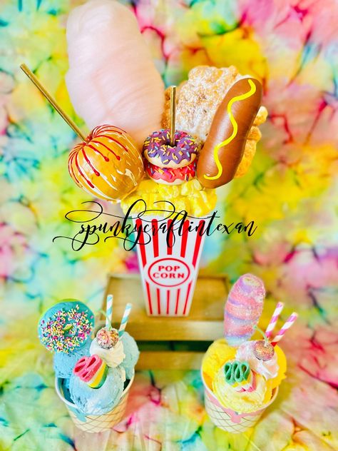 Excited to share this item from my #etsy shop: Large faux popcorn box fair food treats| Fake bake| Cotton candy| caramel apple| funnel cake| corn dog| party prop| photo prop Apple Funnel Cake, Fake Popcorn, Faux Popcorn, Popcorn Display, Candy Caramel, Best Cake Ever, Tray Decoration, Carnival Themed Party, Fair Food