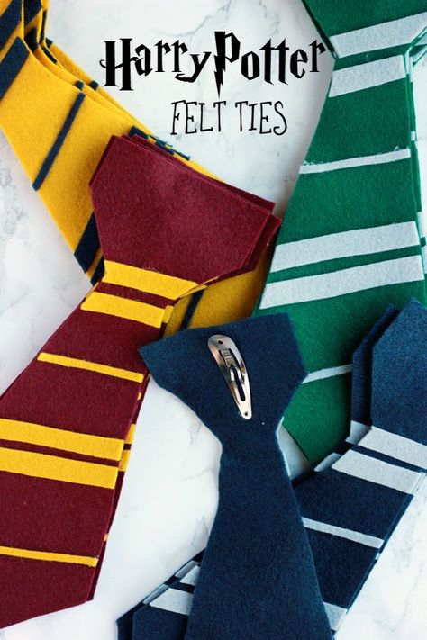 Felt Harry Potter, Harry Potter Motto Party, Harry Potter Felt, Harry Potter Weihnachten, Baby Harry Potter, Harry Potter Tie, Diy Fantasia, Harry Potter Day, Harry Potter Halloween Costumes