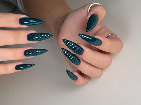 Green Stelito Nails, Snake Pattern Nails, Stelito Nails, Pedi Colors, Snake Skin Nails, Bandana Nails, Kylie Jenner Nails, Dark Green Nails, Green Nail Designs