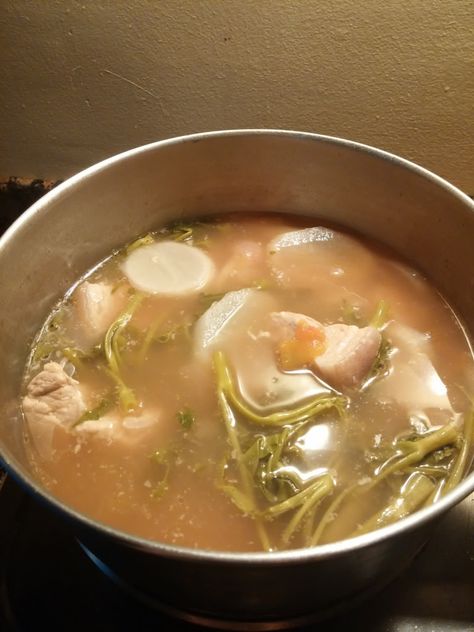 Pork in Sour Soup (SInigang na Baboy) - check out the recipe at http://homeschooledchef.wordpress.com Sour Soup, Tiny Kitchen, Healthy Soup, Favorite Food, Wonton Soup, Photo Inspo, Cute Food, The Recipe, A Food