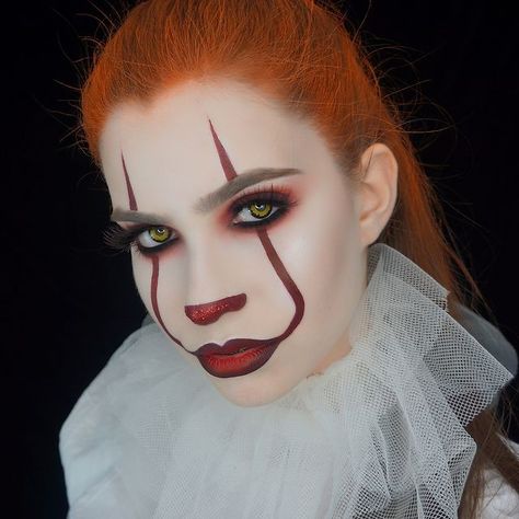 @abbyroberts.on Instagram Pennywise Makeup, Creepy Clown Makeup, Es Pennywise, Unique Halloween Makeup, Demon Makeup, Ghost Makeup, Makeup Zombie, Halloween Makeup Clown, Makeup Ideas For Halloween