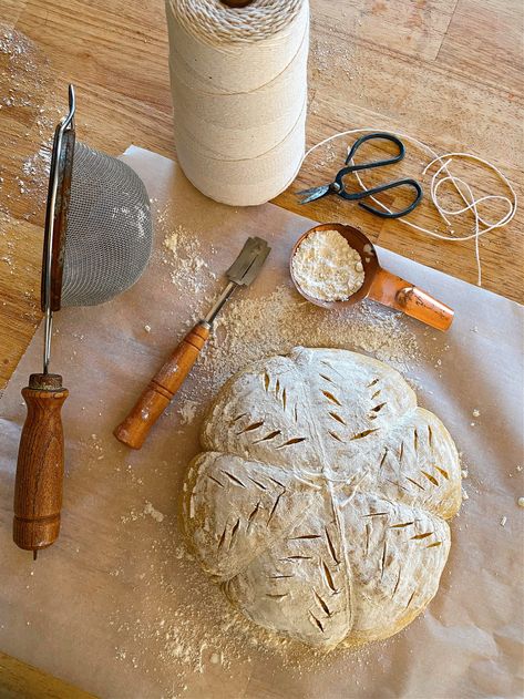 Cozy up this fall with a gorgeous homemade Sourdough Pumpkin Bread! This easy recipe blends real pumpkin purée, warm spices, and a tangy sourdough starter for the perfect seasonal loaf. Shaped like a pumpkin, it’s ideal for your Thanksgiving table or as a delicious treat with pumpkin spice lattes. Follow this simple step-by-step guide for the best results, plus tips on shaping, fermentation, and baking in a preheated oven. Perfect for fall baking! 🍁 Sourdough Cinnamon Bread Recipe, Sourdough Cinnamon Bread, Sourdough Pumpkin Bread, Pumpkin Sourdough, Fall Bread, Fall Bread Recipes, Sourdough Pumpkin, Cinnamon Bread Recipe, Homemade Sourdough