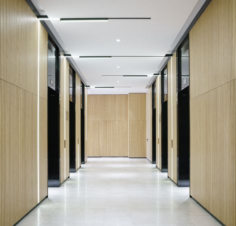 Office lift lobby in GLP Office Towers in Xi'An, China. Designed by More Design Office. Office Lift Lobby, House Corridor, Lift Lobby Design, Elevator Lobby Design, Office Lobby Design, Corridor Decoration, Lobby Lighting, Lift Lobby, Elevator Lobby