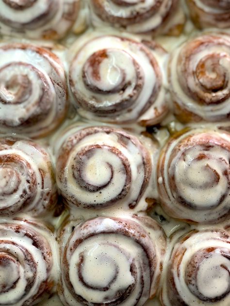 The Best Fluffy Sourdough Cinnamon Rolls Recipe Sourdough Filling Ideas, Cinnamon Roll Sourdough, Sourdough Cinnamon Rolls Overnight, Connamon Rolls, Sourdough Doughnut Recipe, Sourdough Cinnamon Roll, Sourdough Discard Cinnamon Rolls, Breakfast With Coffee, Sourdough Dinner Rolls