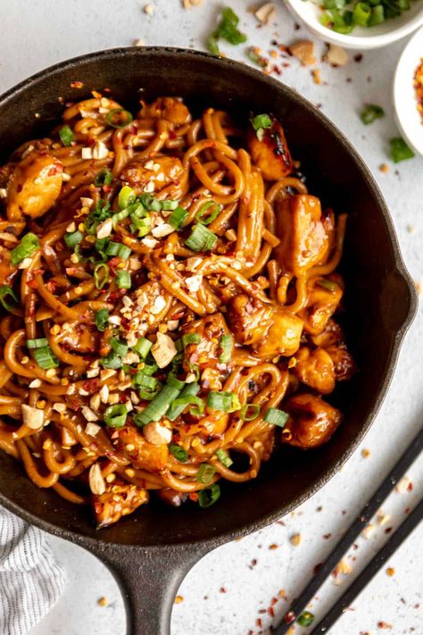 Kung Pao Chicken Noodles - Eat With Clarity Chicken Dan Dan Noodles, Kung Pao Chicken With Noodles, King Pao Chicken Recipe, Kung Pao Chicken Recipe Easy, Easy Asian Noodle Recipes, Easy Asian Noodles, Kung Pao Chicken Recipe, Tofu Noodles, Asian Noodle Recipes