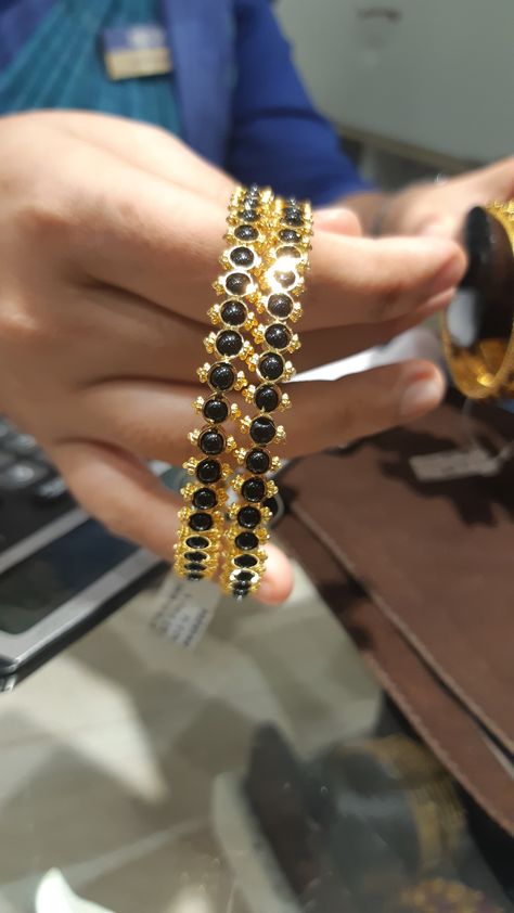 Black Bead Gold Bangles, Goan Traditional Gold Bangles, Goan Jewellery Designs, Black Bangles, Mens Bracelet Gold Jewelry, Simple Gold Bangle, Designer Bangles, Stone Bangles, Bangle Design