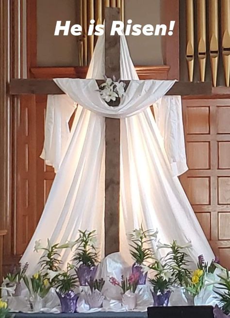 Easter Altar Decorations, Easter Church Flowers, Lent Decorations For Church, Church Stage Decor, Catholic Easter, Church Christmas Decorations, Church Altar Decorations, Altar Design, Easter Flower Arrangements