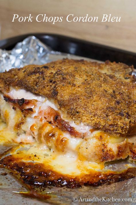 Le Gruyere Cheese Recipes, Stuffed Pork Chop Recipes, Pork Dinners, Stuffed Pork Chops, Cordon Bleu Recipe, Pork Entrees, Juicy Pork Chops, Stuffed Pork, Chop Recipes