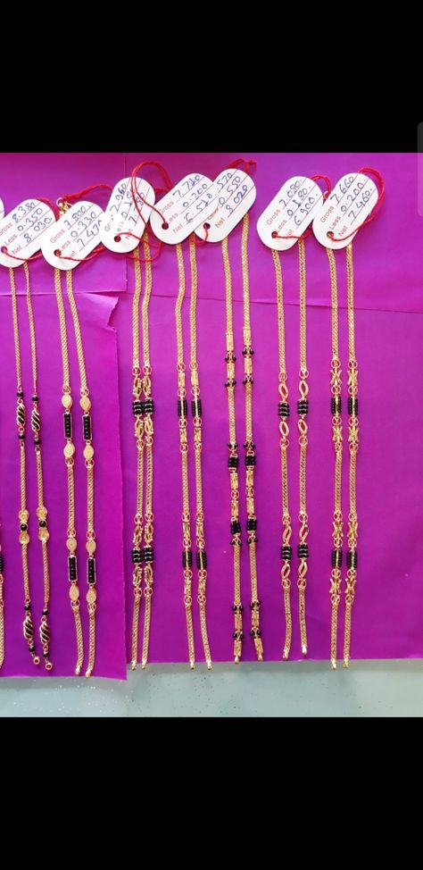 Short Mangalsutra, Ruby Necklace Designs, Delicate Gold Jewelry, Gold Jewels Design, Gold Jewelry Outfits, Black Beads Mangalsutra Design, Gold Jewelry Simple Necklace, Gold Mangalsutra Designs, Gold Bridal Jewellery Sets