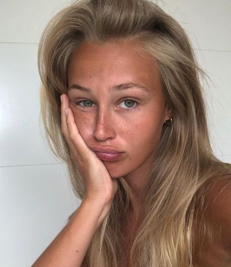 FILIPPA filippzorz MOULIER on Instagram: “Freckled 🐨 ;)” Shave My Head, Vogue Beauty, Model Aesthetic, Angel Face, Hair Brush, Pretty Face, Skin Makeup, Look Cool, Summer Hairstyles