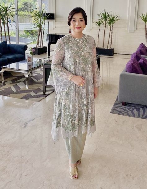 Kebaya Big Size Brokat Muslim, Kebaya Modern Big Size, Kebaya Big Size Brokat, Songket Dress Modern, Kebaya Tunik Brokat, Kebaya Plus Size, Kebaya Big Size, Kebaya Brokat Modern, Brokat Modern