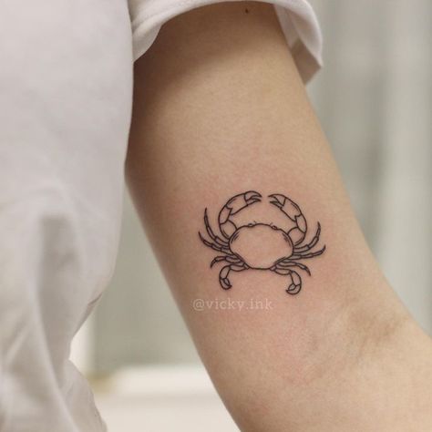 Crab • by @vicky.ink • Beehive Tattoo Studio 🐝 Stockholm, Sweden 🇸🇪 #stockholmtattoo #tattoostockholm #tattoo #finelinetattoo #finelinetattoostockholm #stockholm #fineline #crabtattoo #crabfineline Zodiac Tattoos Constellation, Tattoos Constellation, Beehive Tattoo, Zodiac Tattoo Designs, Crab Tattoo, Seashell Tattoos, Simple Arm Tattoos, Horoscope Tattoos, Petit Tattoo