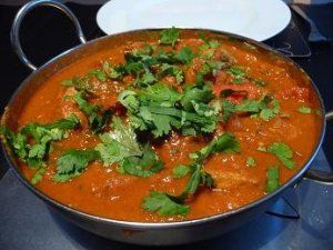 Chicken Balti, Desi Khana, Food Feast, Indian Chicken Recipes, Cooked Chicken Recipes, Curry Dishes, India Food, The Onion, Curry Chicken Recipes