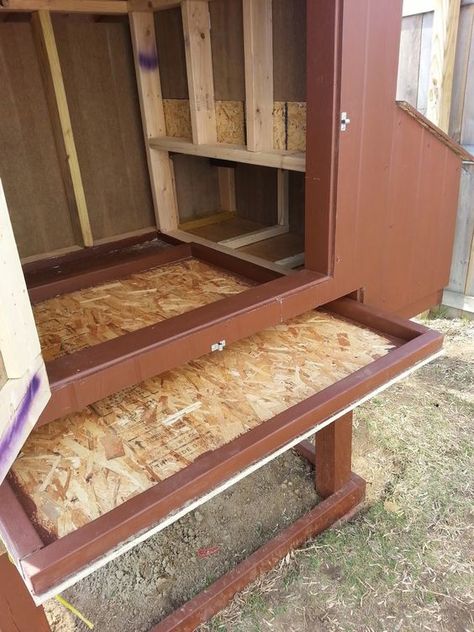 Easy to clean chicken coop: Easy To Clean Chicken Coop, Friendly Chickens, Clean Chicken Coop, Chickens Coop, Coop Run, Homestead Animals, Chicken Barn, Clean Chicken, Portable Chicken Coop